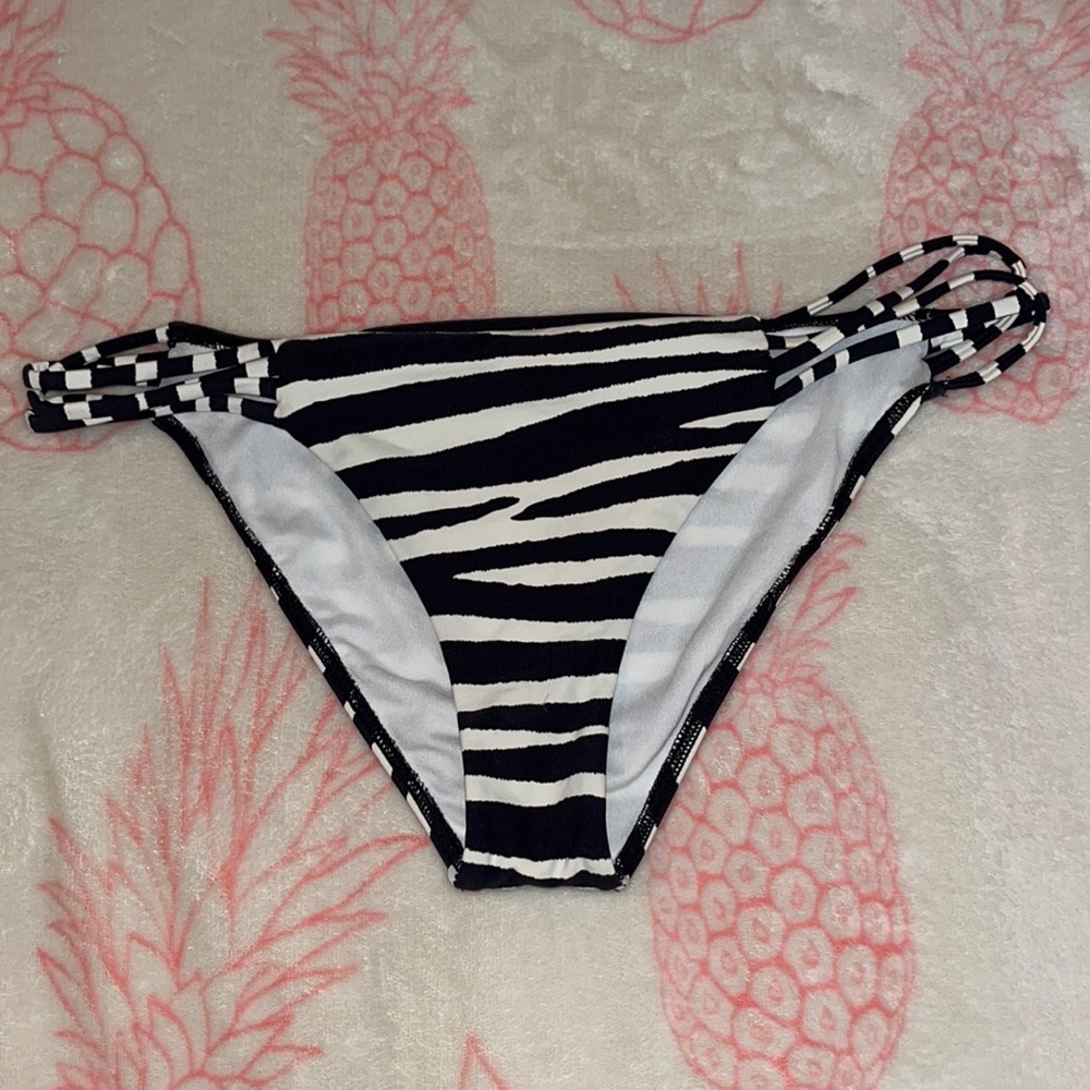 Billabong, bikini bottom, size large, 4 banded sides